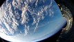 Une GoPro en chute libre depuis son orbite en direction de la terre