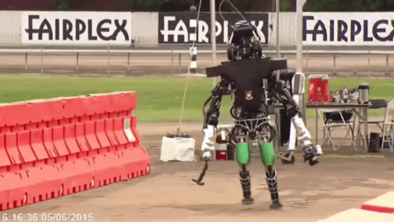 Compilation de chute de robots - finale du DARPA Robotics Challenge