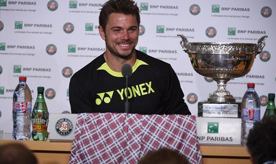 Roland-Garros : Wawrinka brandit son short lors d’une conférence de presse