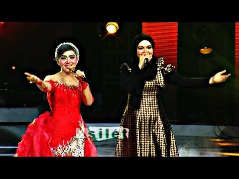 Duet Syahrini Dan Siti Nurhaliza - Silet 24 Oktober 2014