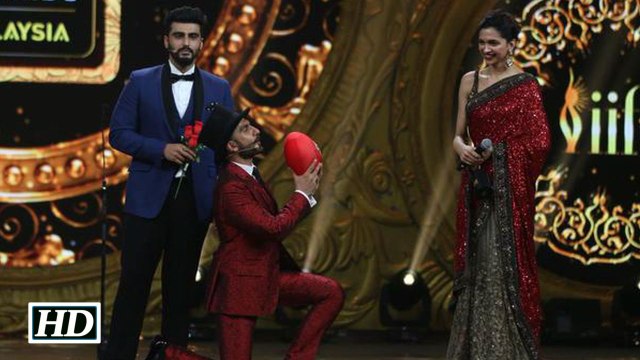 Watch Ranveer Proposes Deepika Padukona at IIFA 2015
