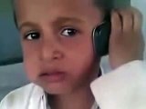 طفل يمني مخزن يتكلم في التلفون مع علي عبد الله صالح #اليمن