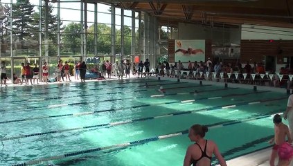 Rébecca Gensane  remporte le Natathlon régional 2015 à Amberieu. Ici le 100 B en 1 mn 32 24