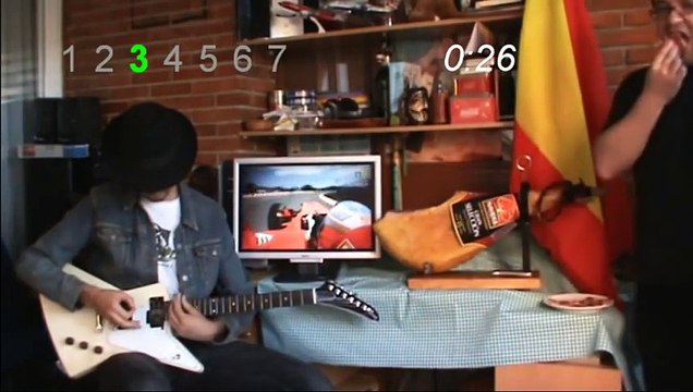 Fernando Alonso Spain 2010 lap on slide guitar - Vuelta de Alonso a España 2010 en guitarra