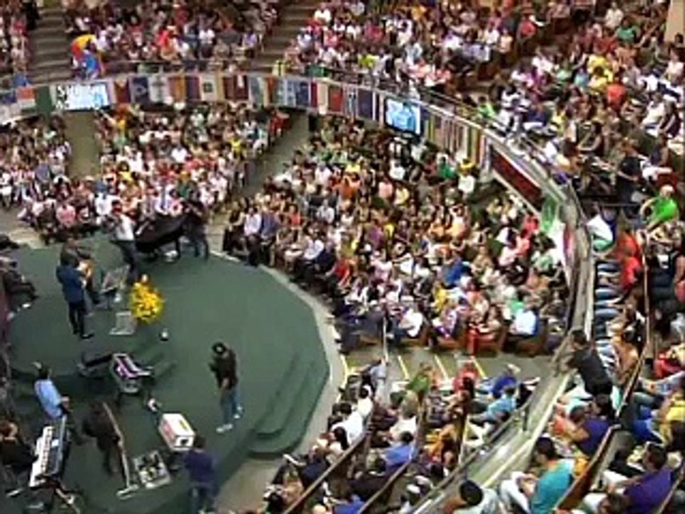 Anderson Freire (autor de Raridade) canta música nova TUDO É VAIDADE e diz que vai gravá-la num dueto com André Valadão (Diante do Trono) - Culto da Igreja Batista da Lagoinha