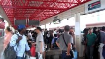 MRT Station 车站大人群 Large Crowd at Jurong East MRT Platform