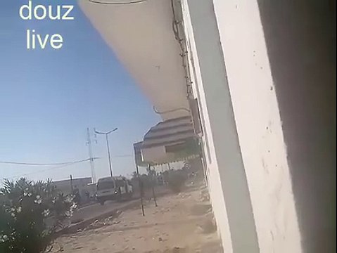 فيديو حصري : مواجهات عنيفة بين البوليس والمتظاهرين في دوز