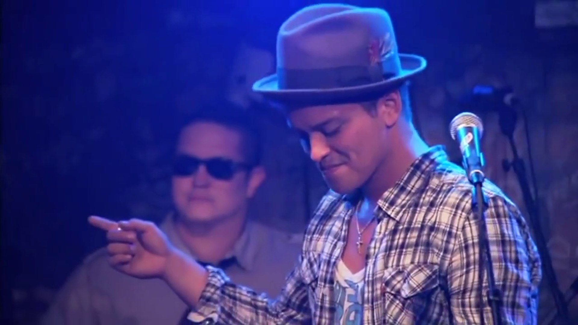 Bruno Mars Just The Way You Are Live 動画 Dailymotion