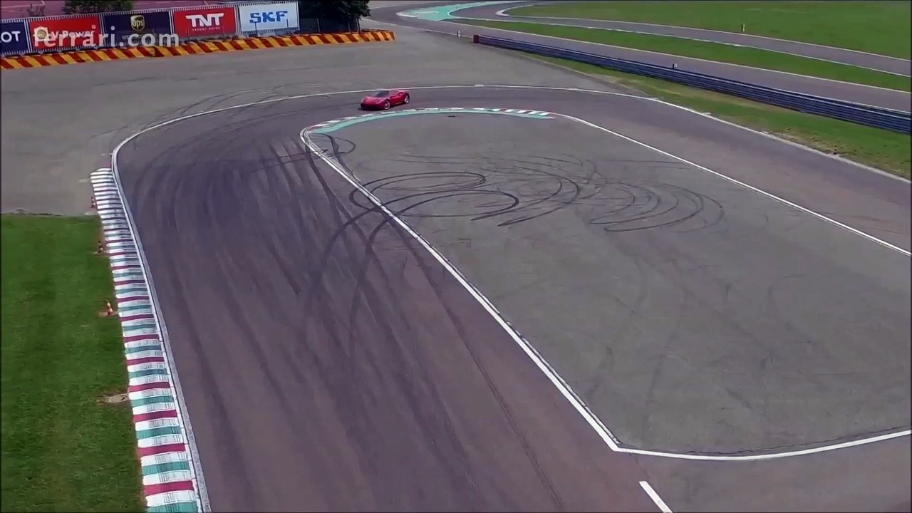 FIORANO Ferrari 488 GTB 2016 RWD 3.9 V8 Biturbo 670 cv 77,5 mkgf 330 kmh 0-100 kmh 3 s @ 60 FPS