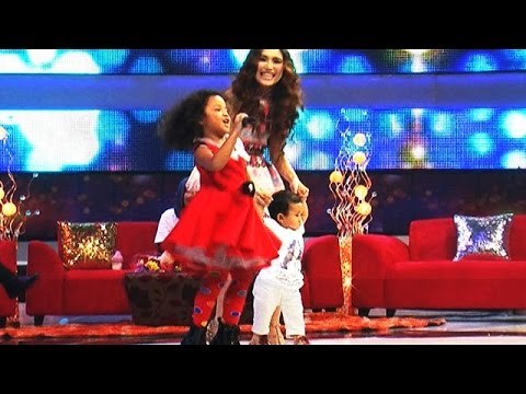 Ayu Ting Ting Ajari Bilqis Menari Di Atas Panggung