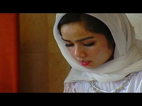 Tangis Haru Mewarnai Pengajian Intan Ayu - Tuntas 17 Oktober 2014