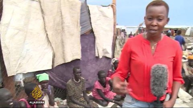 Women and children flee violence in South Sudan