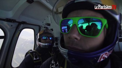 L'incroyable survol des Soul Flyers d'un château cathare dans l'Aude