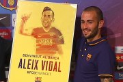 El Barça presenta a su nuevo jugador Aleix Vidal