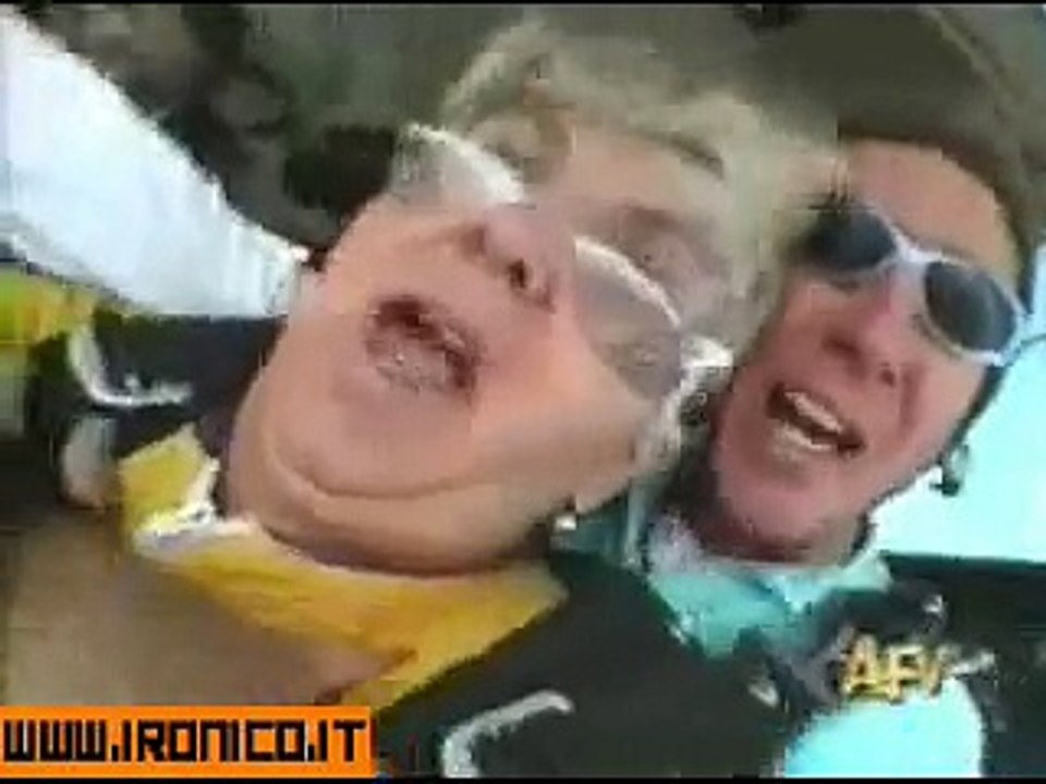 Saut en parachute avec grand-mère