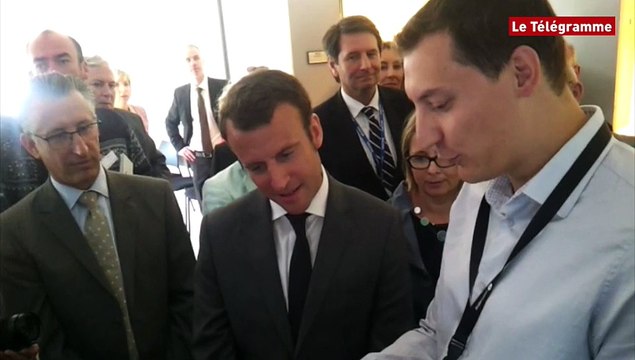 Lannion. Macron découvre les dernières innovations d'Alcatel-Lucent