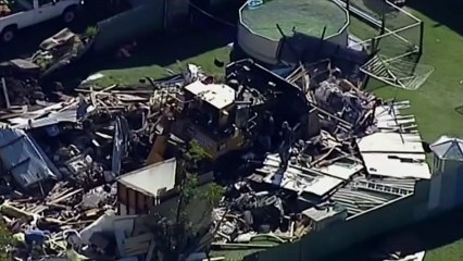 Pris d’un coup de folie, il détruit plusieurs maisons avec un bulldozer