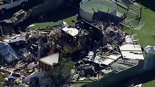 Pris d’un coup de folie, il détruit plusieurs maisons avec un bulldozer