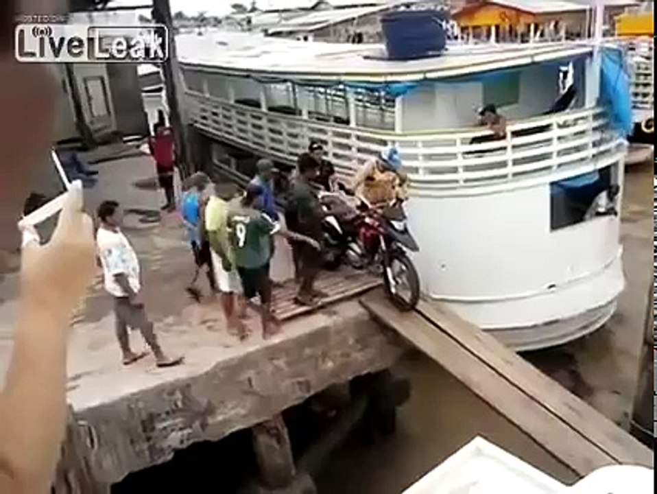 Motorcycle Diving! OOPS! One Funny Motorcycle