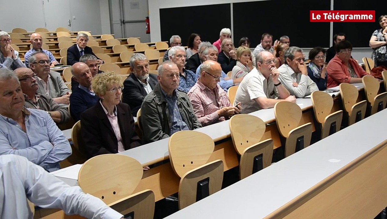 Morlaix. Les salariés de l'hôpital interpellent Marylise Lebranchu