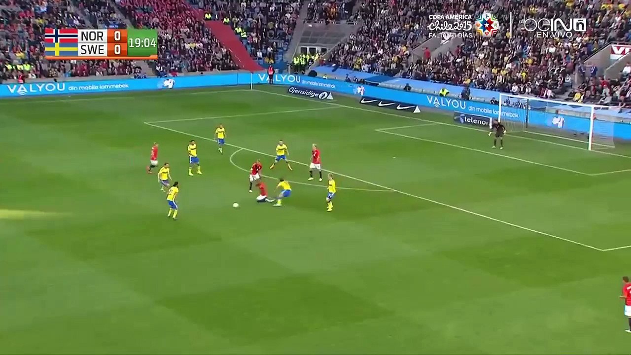 Ibrahimovic 1 on 1 chance | Norway vs Sweden 08.06.2015