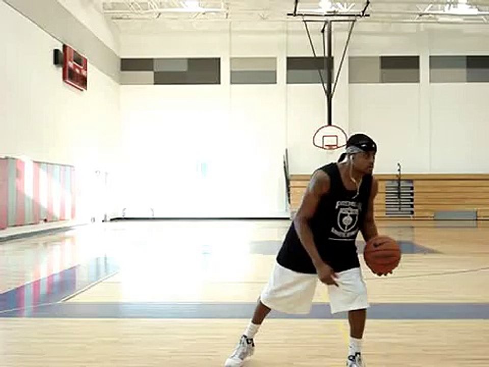 How To Do An NBA Crossover: Step-By-Step Tutorial | NBA Crossover Move Workouts | Dre Baldwin