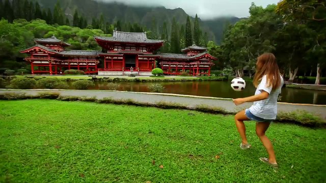 Soccer Girl - Canon 5D Mark II - Glidecam HD 4000