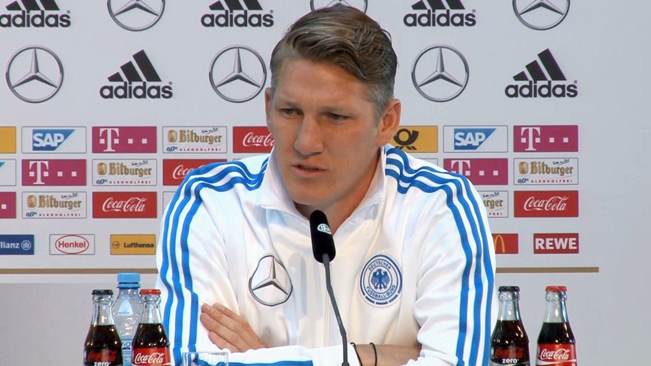 Schweini scherzt über Kumpel Podolski