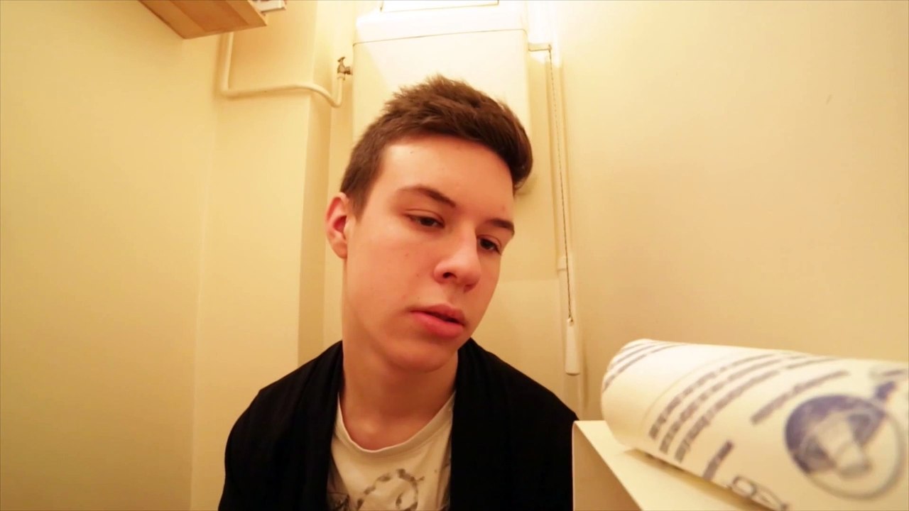 CE MEC... - Aux toilettes