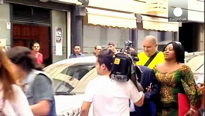 Испания: «мальчик из чемодана» передан матери