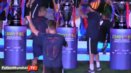 Gerard Piqué se burla de Cristiano Ronaldo y Kevin Roldan - tras ganar la Champions League • 2015