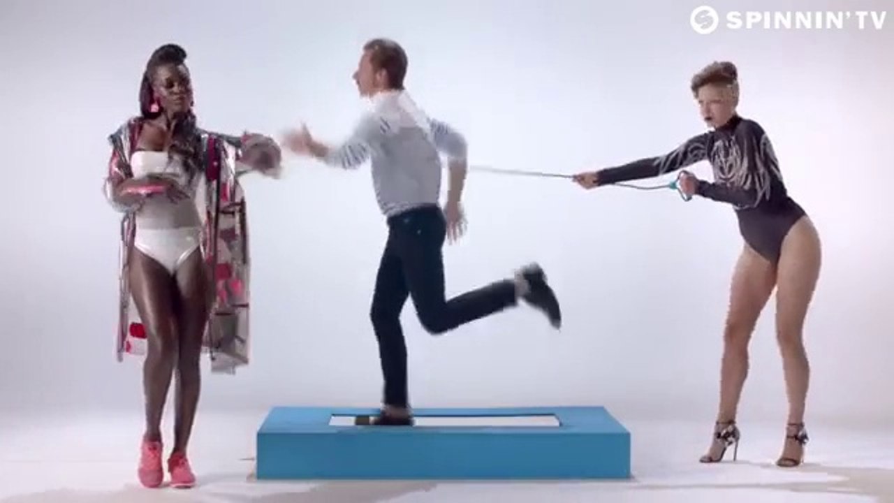 Martin Solveig « +1 » (feat. Sam White) [Official Video]