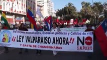 CHILE: TRABAJADORES Y ESTUDIANTES PROTESTAN EN LAS CALLES DE VALPARAISO. 21 DE MAYO 2013