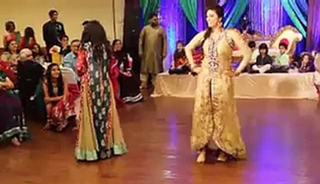 Pakistani Wedding Mehndi Night BEST Dance On Mehndi Taan Sajdi (FULL HD) - Video Dailymotion