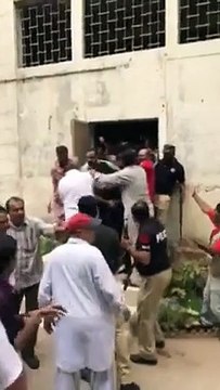 Unseen Video of Shoaib Shaikh Being Dragged By FIA Officials, Shoaib Sheikh Resisting