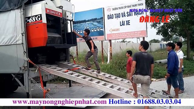 Đăng Lê Liên Tục Về nhiều máy gặt Kubota DC 68G DC 70G phục vụ bà con các tỉnh đã đặt hàng