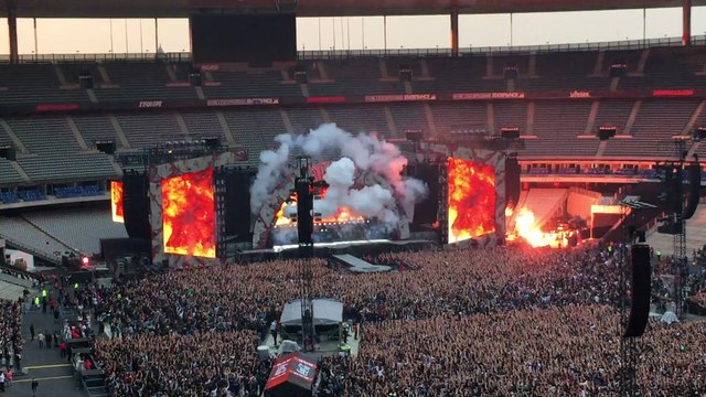 AC/DC Intro & Rock or Dust Paris Stade De France 2015