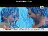 Yeh Rishta Kya Kehlate Hai 9th June 2015 Aakshra Naitik Ka Rain Romance CineTvMasti.Com