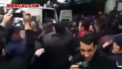 Algérie _ Manifestation à Alger contre la candidature de Bouteflika pour le 4éme mondât