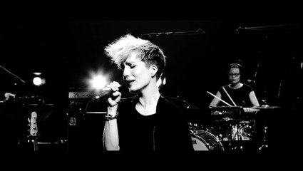 Jeanne Added : "Look At Them" (Live à FIP)