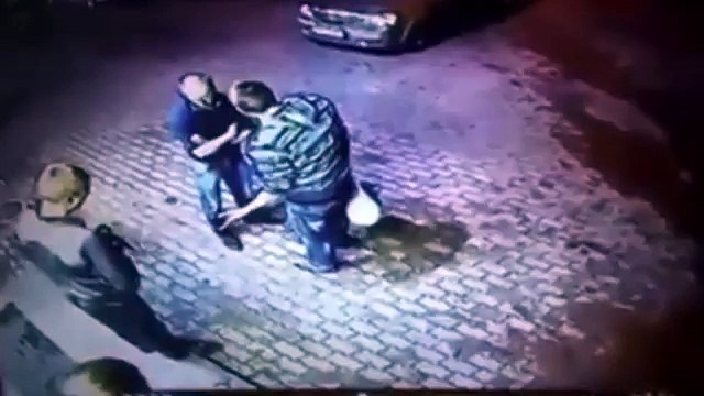 This elderly man's lightning quick reaction to two 'drunken thugs' is astonishing