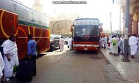 Hajj / Umrah 2015 Huge traffic is seen at Umrah pilgrim transport stations. عمرہ ٹرانسپورٹ اسٹیشنوں پر بھاری رش