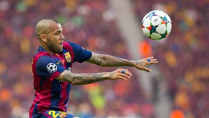 Dani Alves renueva con el FC Barcelona hasta el 2017