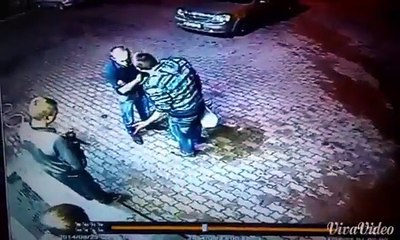 Un vieux met KO deux hommes (Russie)