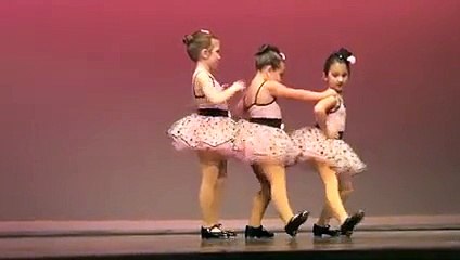 Une fille de 6 ans qui a le rythme dans la peau