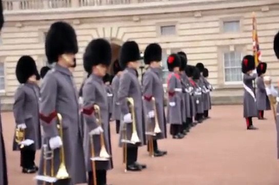 Changing the guards-Buckingham Palace