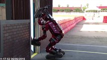 Compilation des robots qui tombent aux DARPA Robotics Challenge