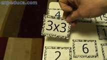 Juego de mesa con barajas de multiplicar