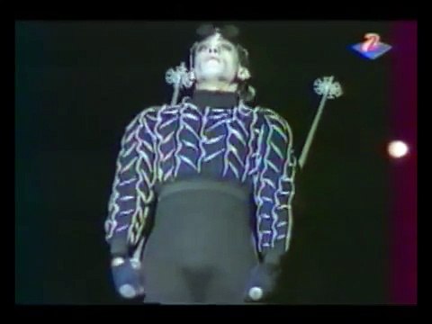 Cérémonie d'Ouverture des Jeux Olympiques d'Albertville / la danse des batons