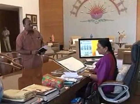 Gandhinagar Gujarat Agro Industries distributes Dividend Cheque to Gujarat CM